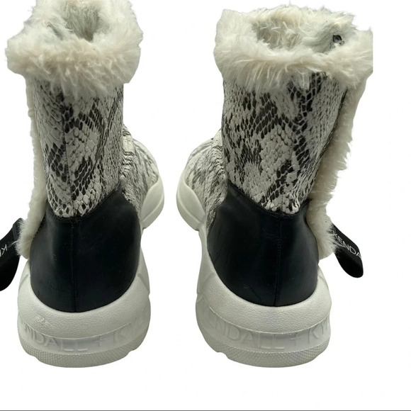 Kendall + Kylie Snakeskin Bootie Sz: 8-8.5 / 39 - Picture 7 of 9